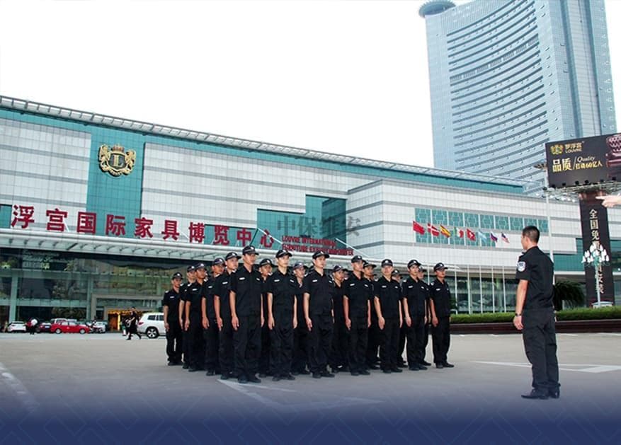 面对突发紧急情况，门卫保安的应急响应流程应如何优化？