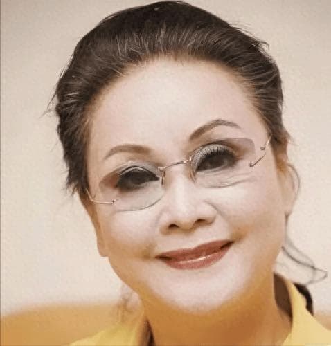 丈夫去世4年后 79岁李谷一现状：一个人生活，还能表演“一字马”