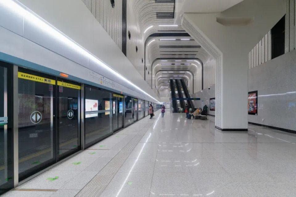 地铁这一站一直换乘不了？施工方：“在紧张施工中，工期到……”