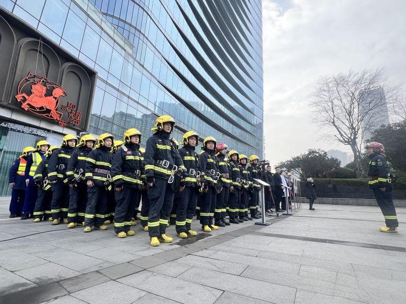 实战演练！50层高楼上演灭火救援大片
