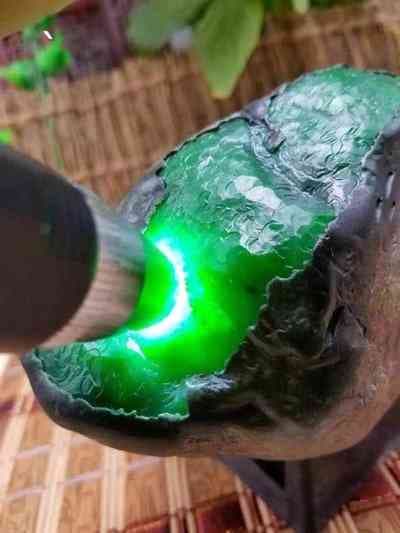 玛瑙没有规则外形为什么是晶体？探寻其形成机制