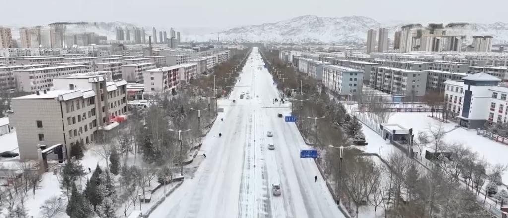 寒潮影响我国大部地区 各地多部门“以雪为令”联动护航出行安全