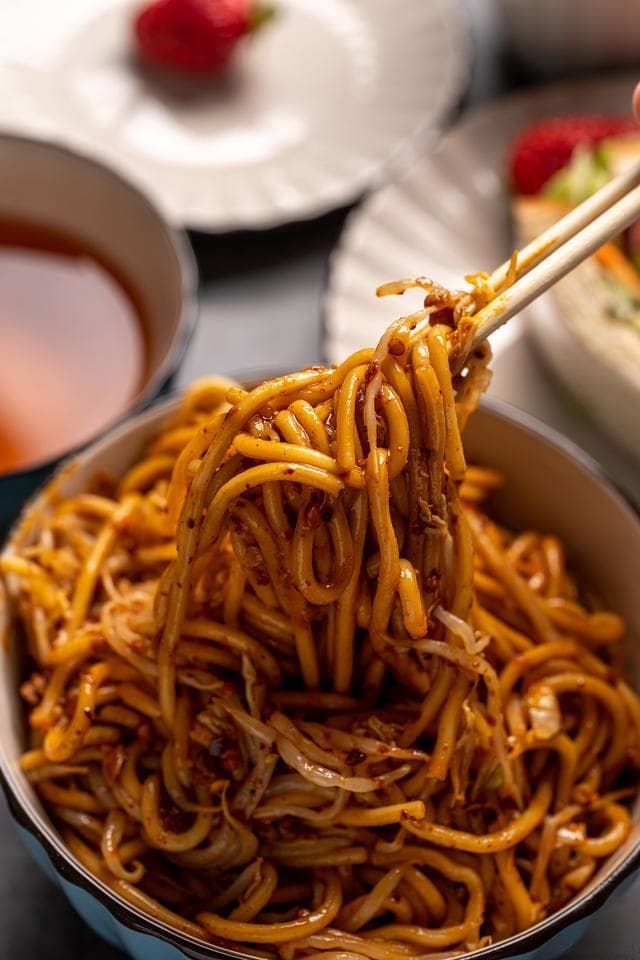 热干面的魅力：从武汉到信阳，品味地道小吃之旅