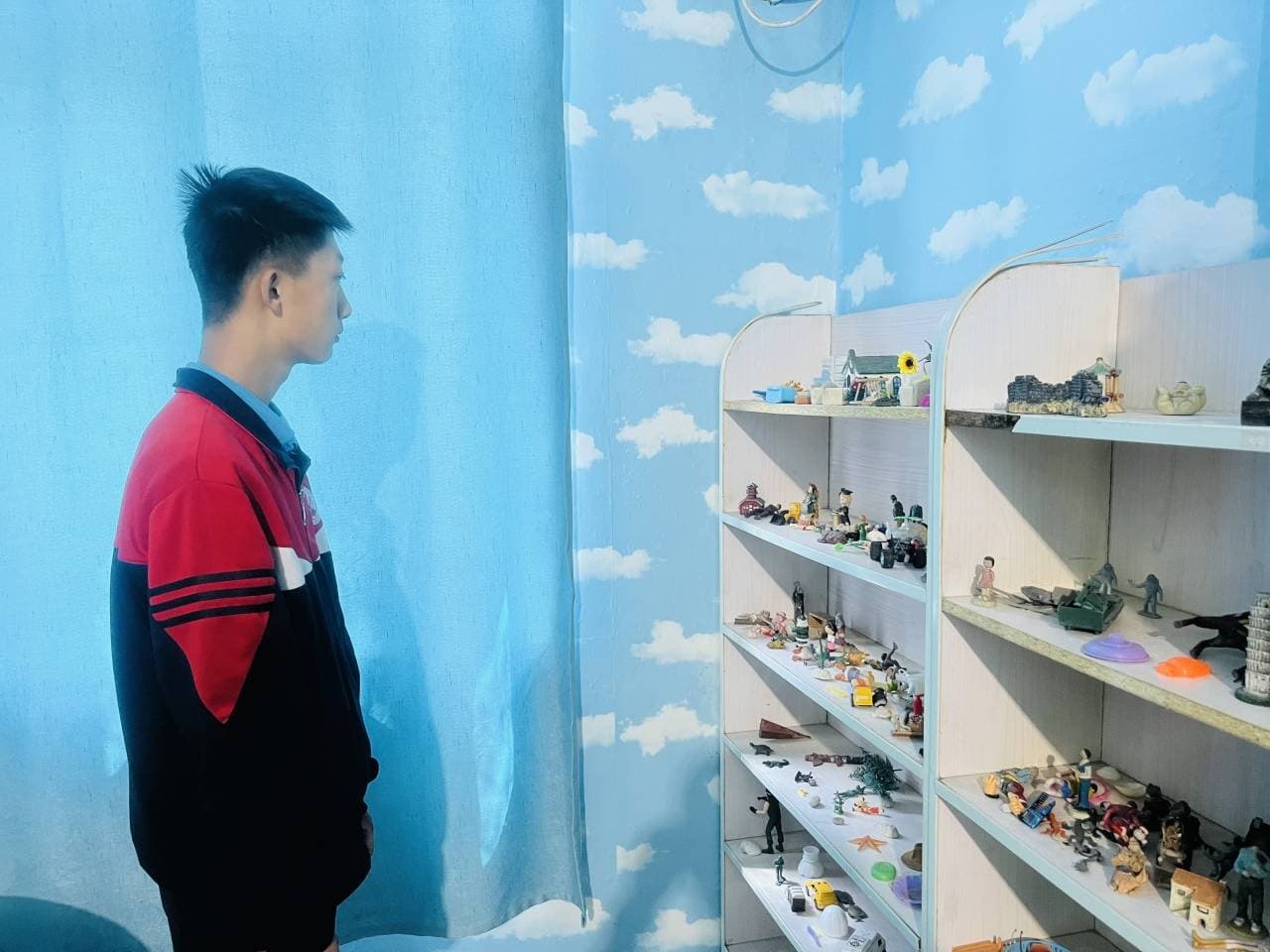 沉默是金：为何学会闭嘴的孩子能飞得更高