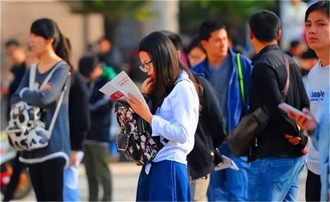 考研、考公还是就业？大学生的十字路口，如何选择——家长必看
