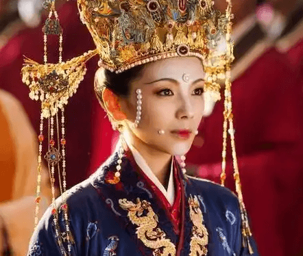 刘娥未称帝之谜：与武则天的不同抉择