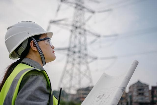 电力工程师的工作内容、必备技能、证书、薪资水平等介绍