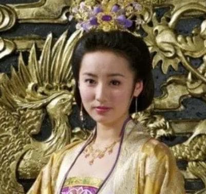 探秘后宫之尊：宸妃与贵妃地位之谜