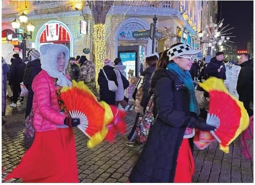 哈尔滨冰雪旅游爆火：300万游客见证“冰城”文化魅力