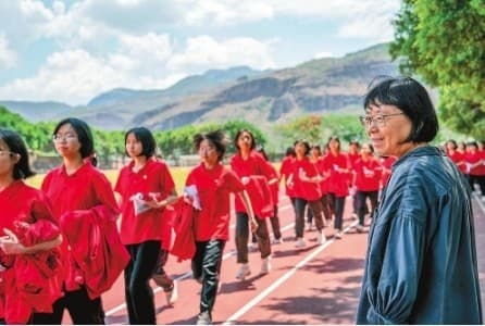 电视剧《山花烂漫时》开播 以张桂梅为原型改编