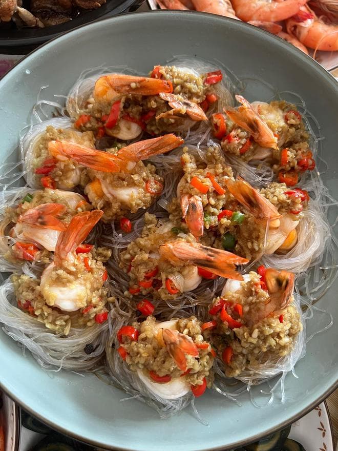 蒜蓉粉丝蒸虾：一道适合家庭聚餐的美味硬菜