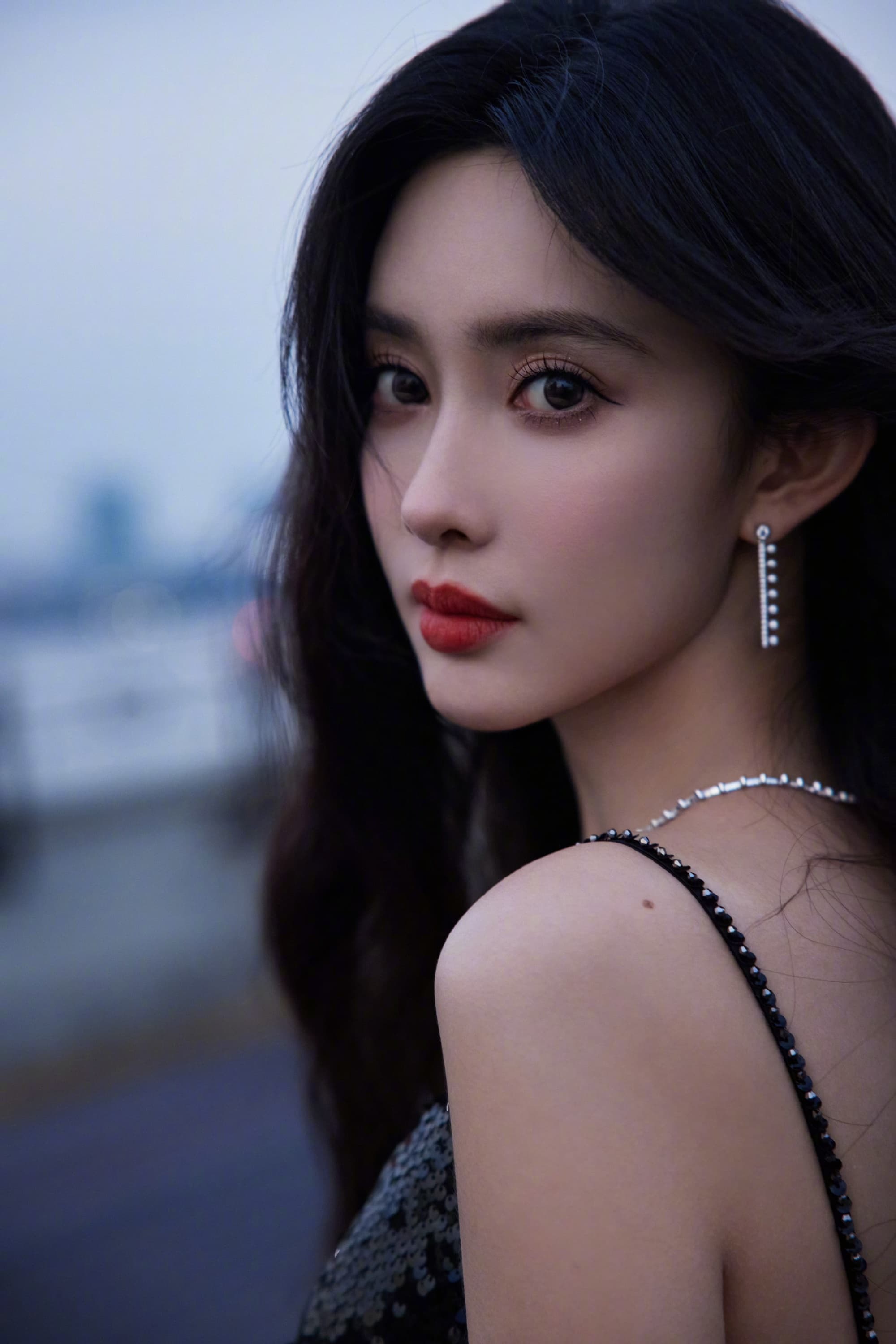 孟子义：从争议到逆袭，95后女演员的破茧成蝶