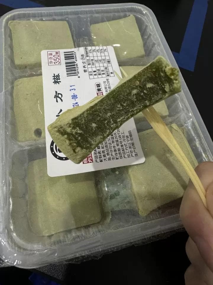 手工现做即食方块青麻糍：宁波传统美食的现代传承
