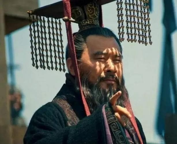 曹操为何终其一生不称帝？不是他忠于汉室，这才是真正原因