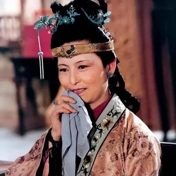 红楼梦：看懂王夫人的真实身份，才知道贾宝玉为何不能喊她“妈”