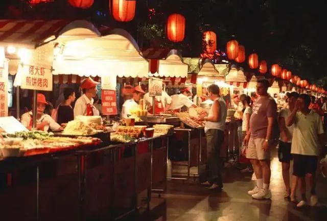 济南十大夜市全攻略：从环联到芙蓉街，品味泉城夜生活的独特魅力