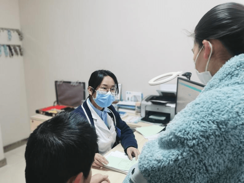 孩子近视100度要配镜吗？眼科医生专业解答
