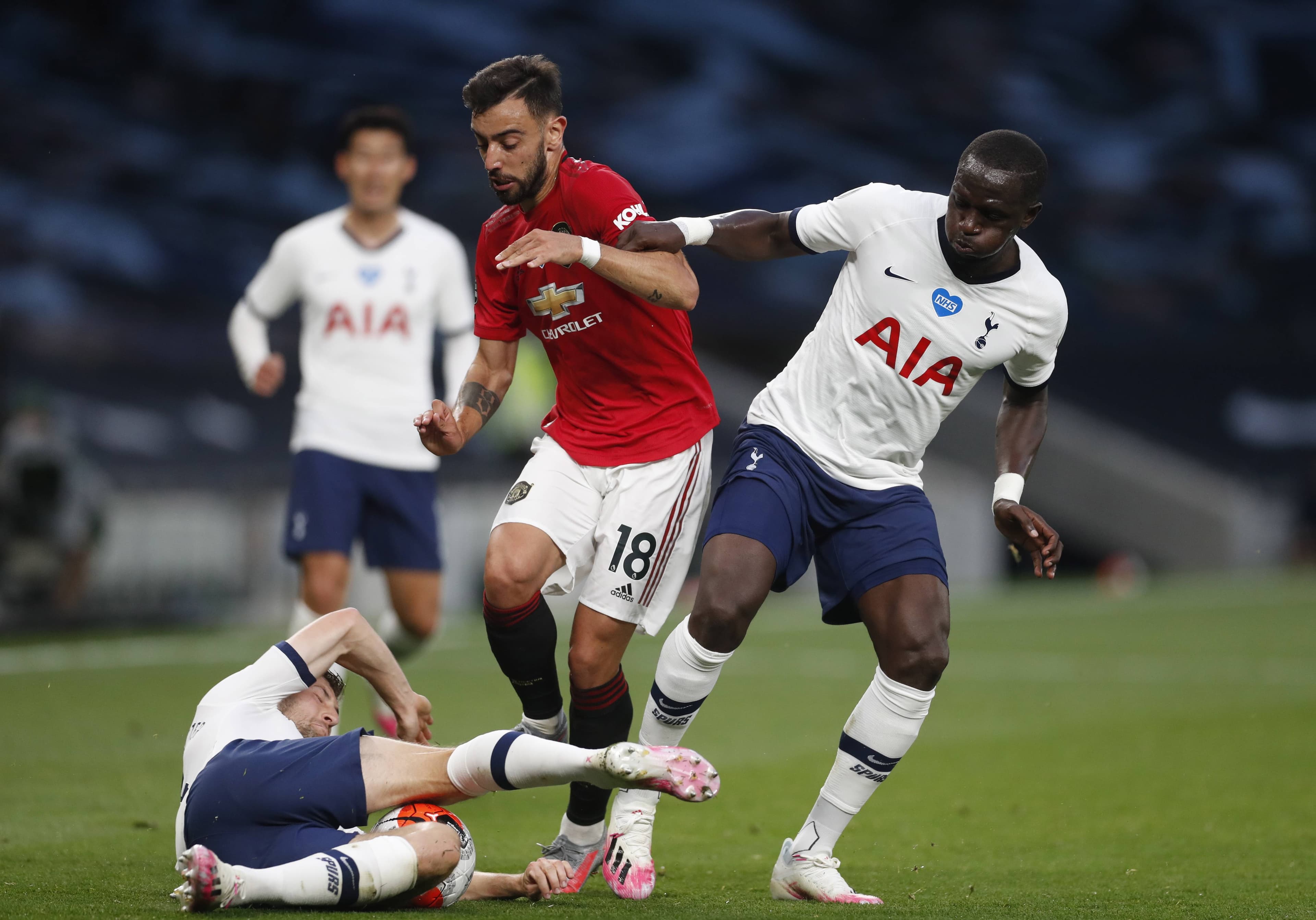 国足战巴林0-0：菜鸡互啄背后，折射亚洲足球困境