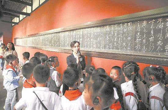 成都：旅游路线推精品 文化“出海”更多元