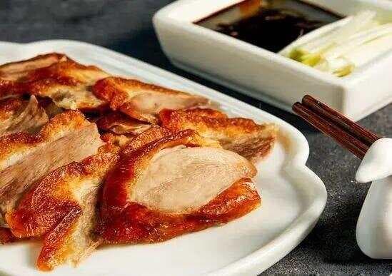 北京十大特色名小吃：从烤鸭到豆汁儿，品味地道京味儿