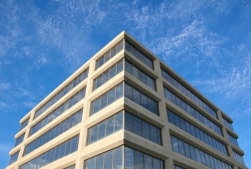 威龙股份业绩起伏不定，多次信披违规且实控人涉嫌挪用资金罪