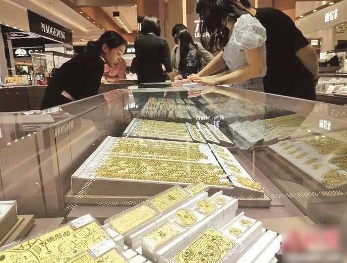黄金饰品价格每克超700元