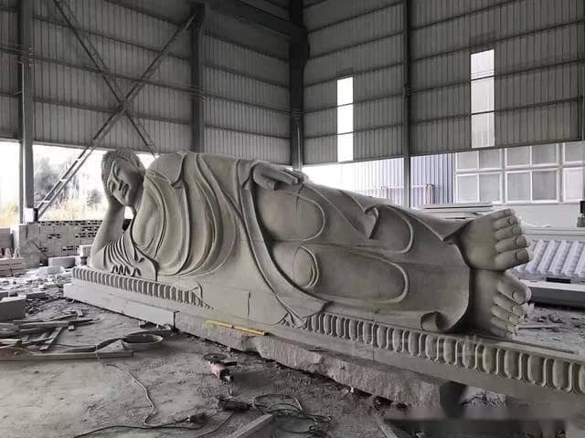石雕卧佛：传统工艺与宗教信仰的结晶