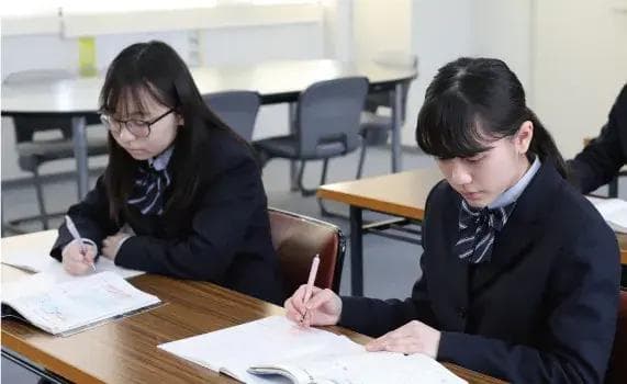 日本高中生活，真的和动漫里一样吗？
