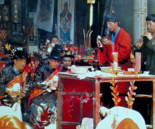 闽南三元村郑氏族人祭祖