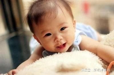 婴儿3个月运动发育里程碑