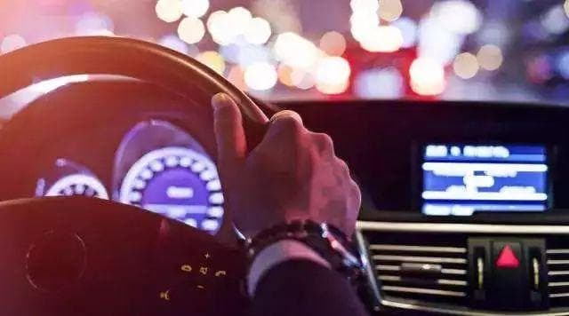 夜间行车光线差 盲区多 如何确保行车安全？