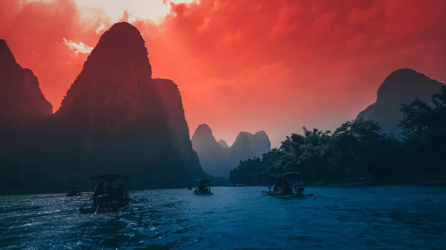 梅帅元笔下的红水河：历史与文化的交织