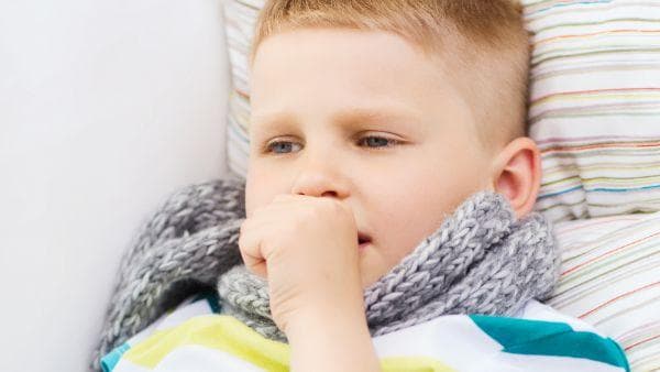 小孩吞下一厘米硬塑料怎么办？四种处理方法全解析
