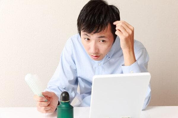头发油腻是什么原因及解决办法