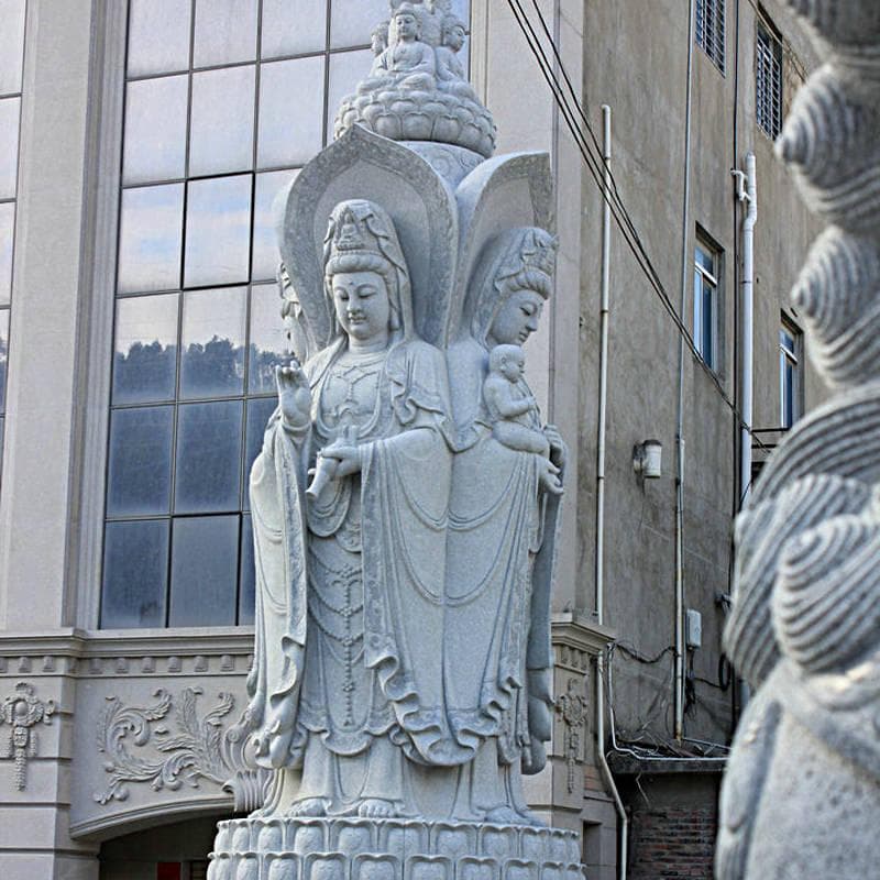 石雕三面观音像在寺庙中的艺术与宗教价值