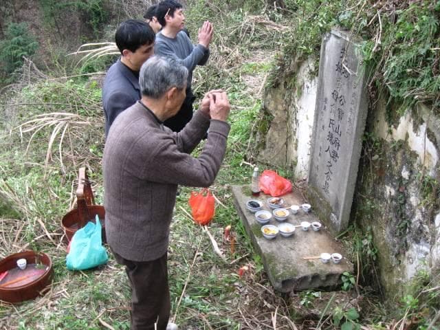 清明临近，老话讲“七十不上坟，八十不祭祖”，为啥这么说呢？都有啥道理