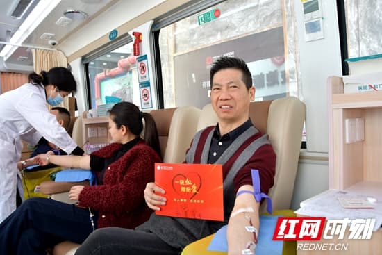 张家界市装饰装修协会：爱心涌动学雷锋 热血奉献显担当