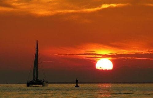 怎么形容日落之美：用文字描绘夕阳西下的惊艳瞬间