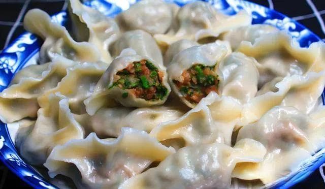 牛肉馅饺子放什么菜好吃？舌尖上的盛宴！遇上这些菜美味无人能挡