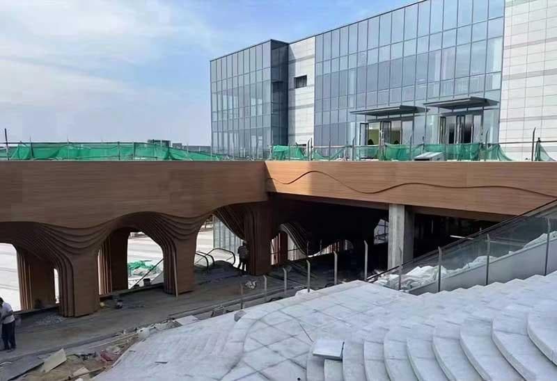 铝单板为何成为现代建筑的宠儿？探秘最新应用趋势