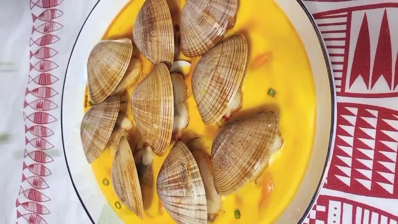 丹东人教你做大黄蚬子蒸蛋，鲜嫩爽滑入口即化，营养丰富味道鲜美