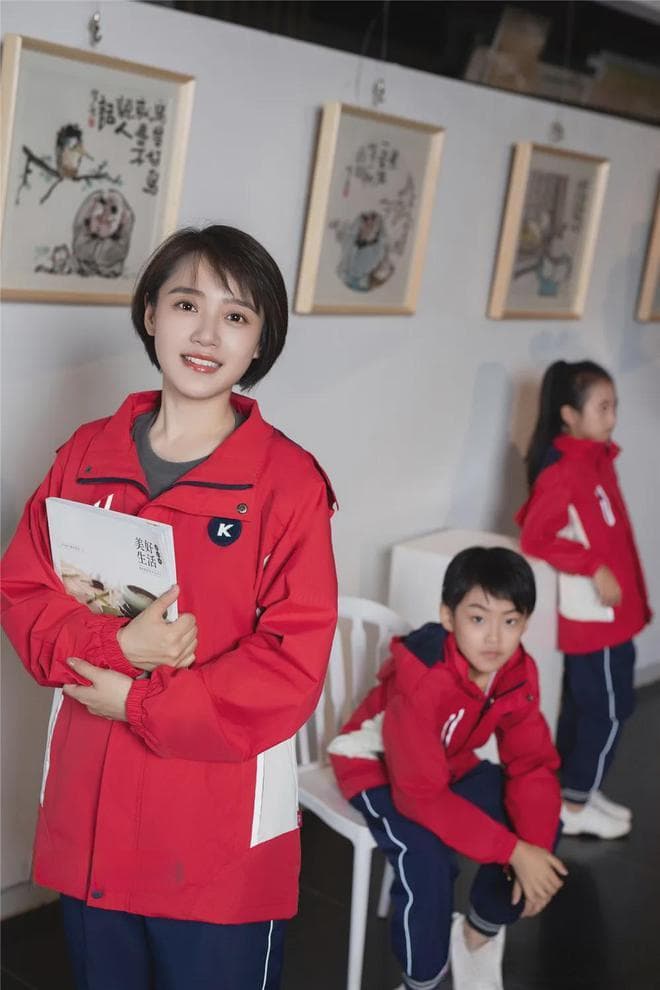从校服到美育：服装如何塑造校园文化