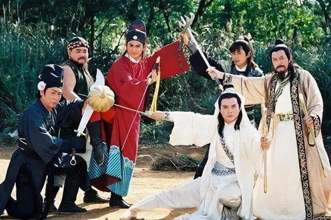 三侠五义：展昭与白玉堂，谁更得人心？为什么？