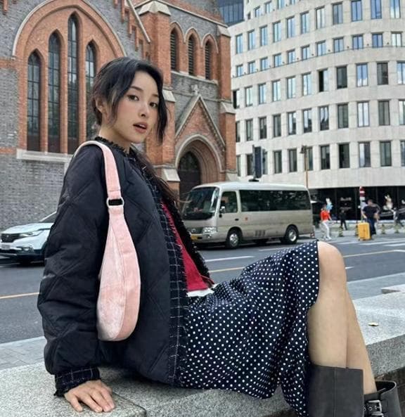 黑色羽绒服成功穿出高级感！原来如此简单：5个技巧一看就会
