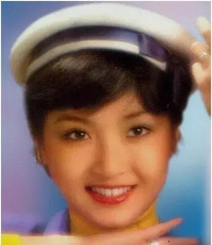 “黄蓉”恬妞：两段失败婚姻后的演艺新生