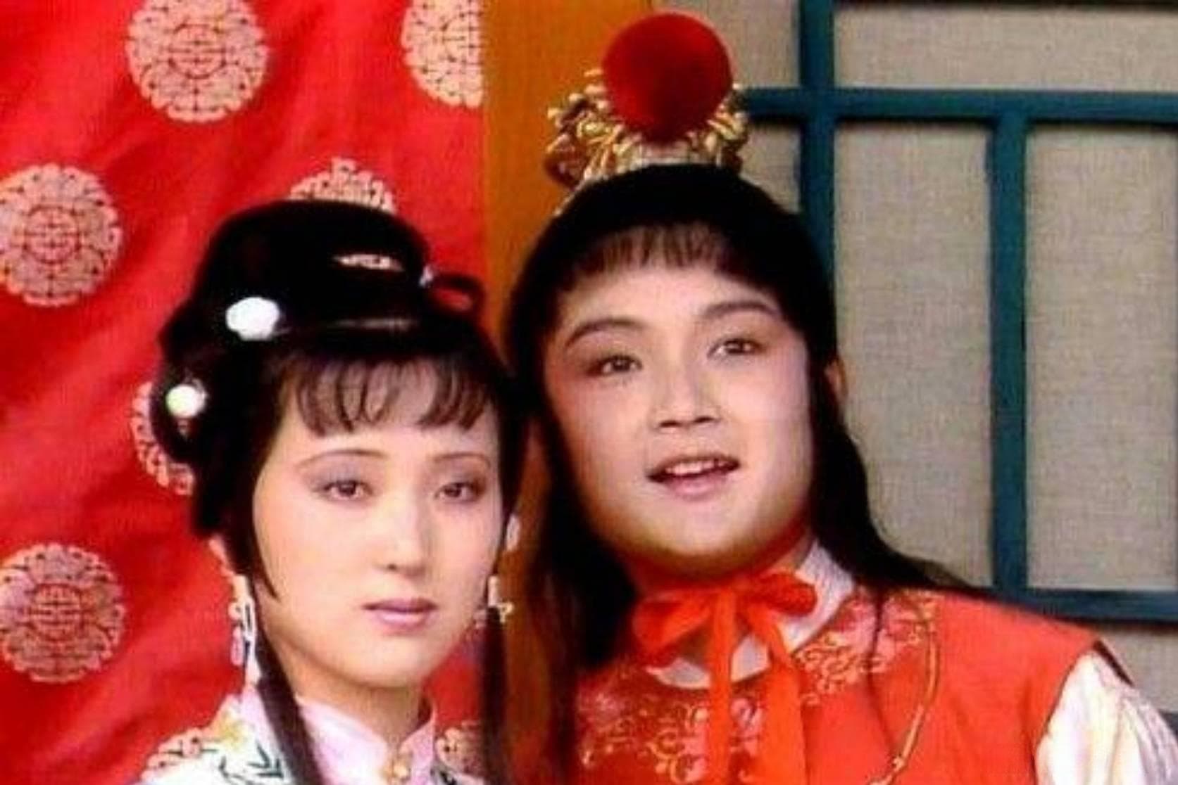 《红楼梦》书中的“金玉良缘”和“木石前盟”