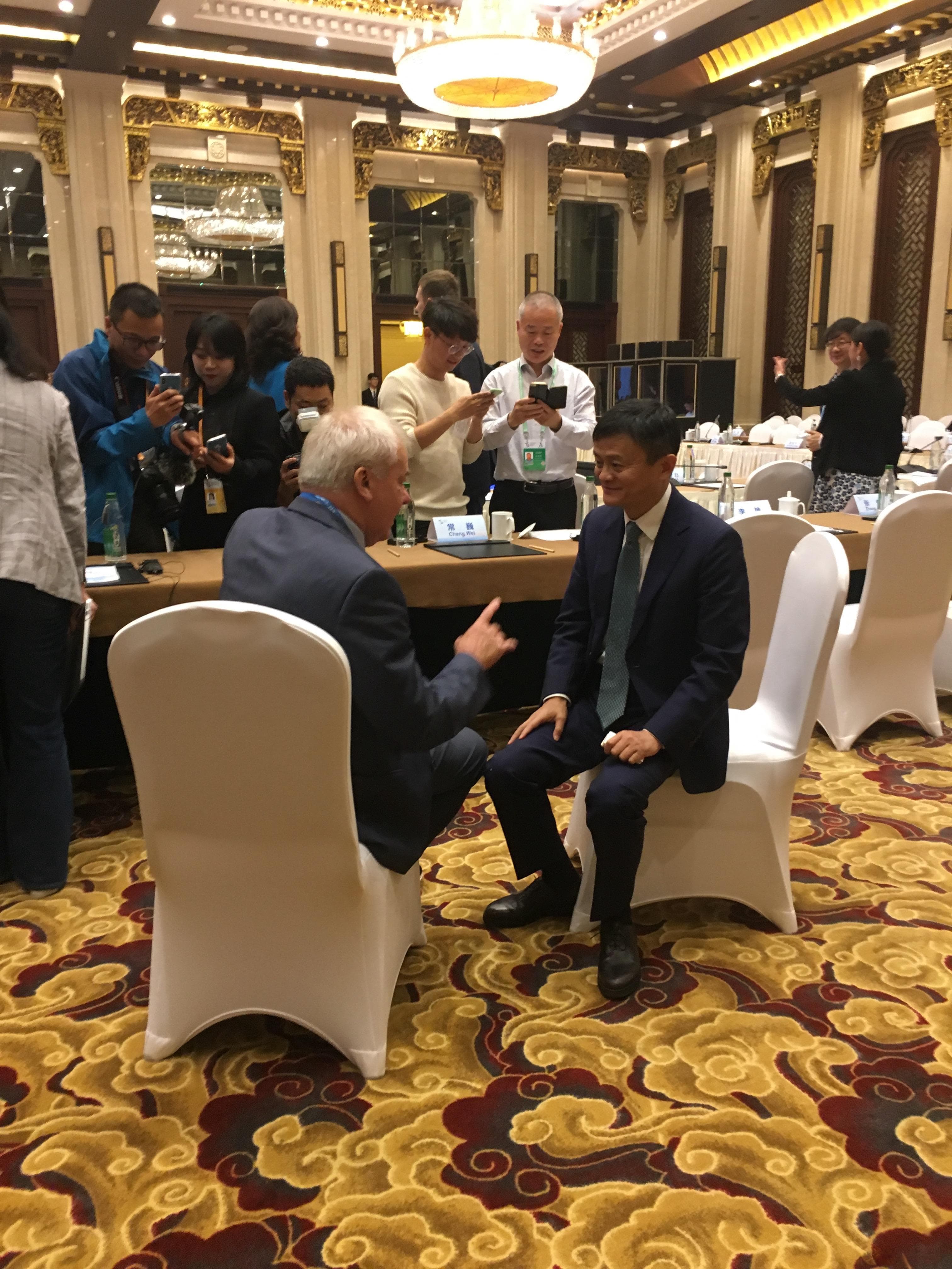 马云正式归来！前往北京参加重要会议，他已经低调消失了五六年