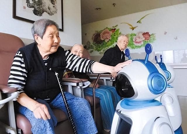 分担子女养老责任？养老机器人将走入家庭，这个价位你能接受吗？