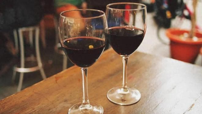 红酒保护心脏实锤？EHJ新研究：每月12-35杯，心血管风险降低50%