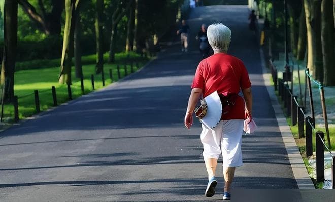 睡觉能延缓衰老？英国研究：抗衰老4种“睡眠诀窍”，不是睡得多